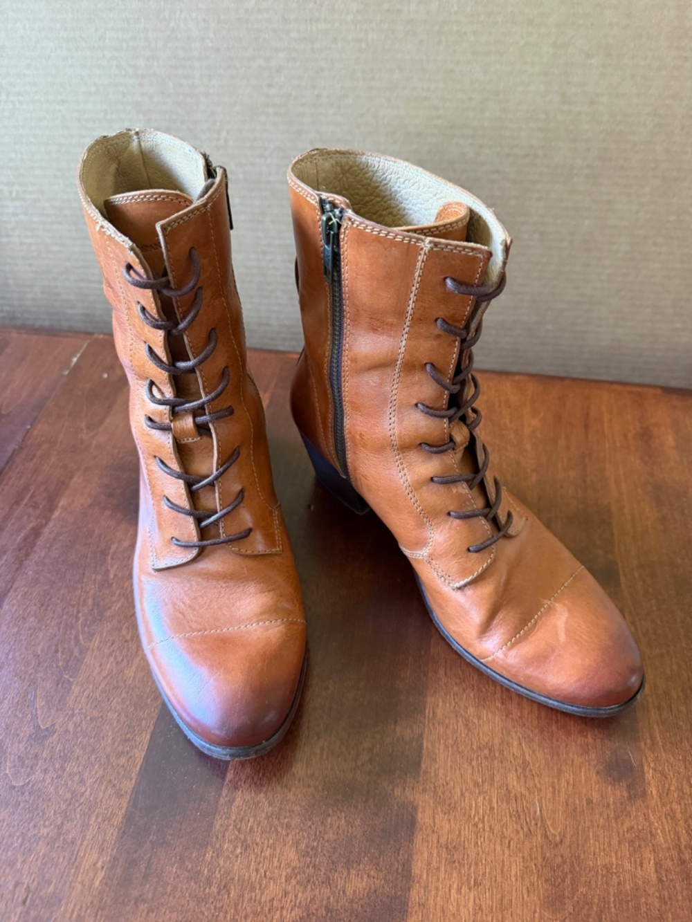 FRYE Courtney Lace Up Ankle Boots 9 - worn twice - Picture 10 of 11